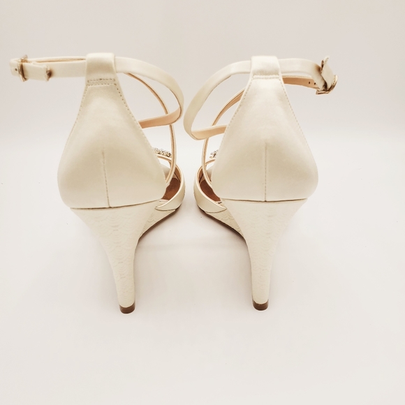 Badgley Mischka Abigail Wedges NIB - Picture 3 of 6